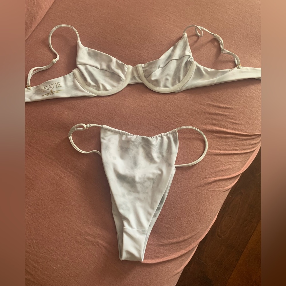 Skatie Matching Bikini Set in White Marble print